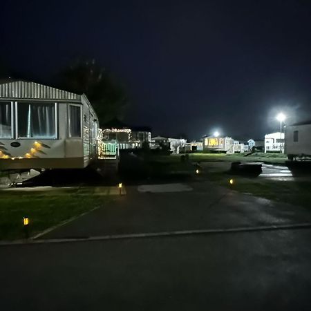 Tattershall Lakes Hot Tub Lodge Breaks Екстериор снимка