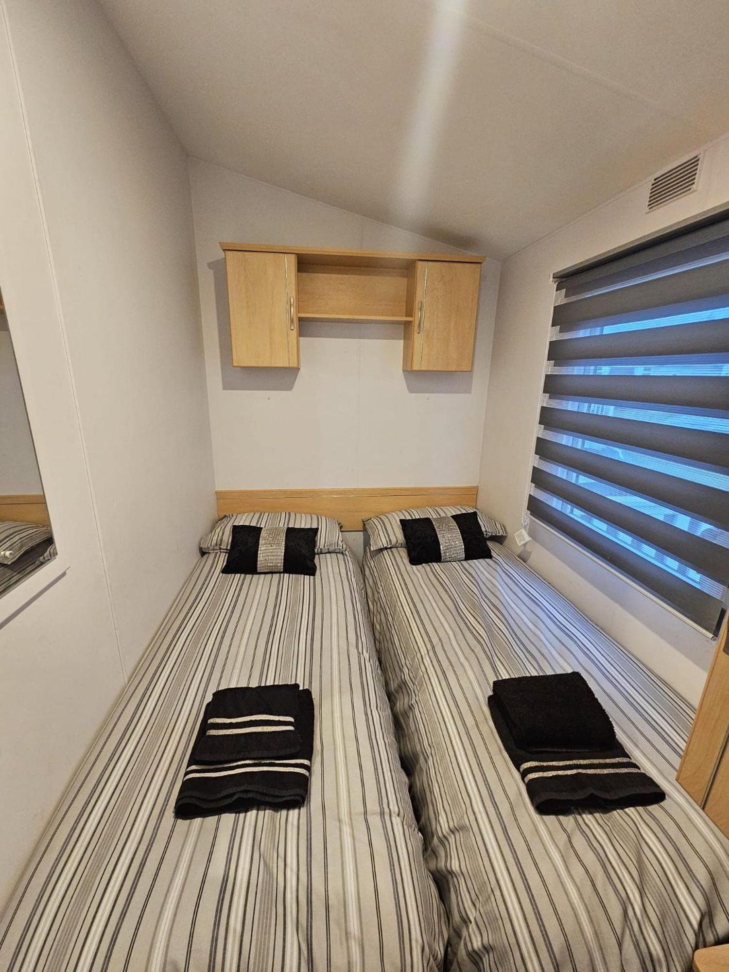 Tattershall Lakes Hot Tub Lodge Breaks Екстериор снимка