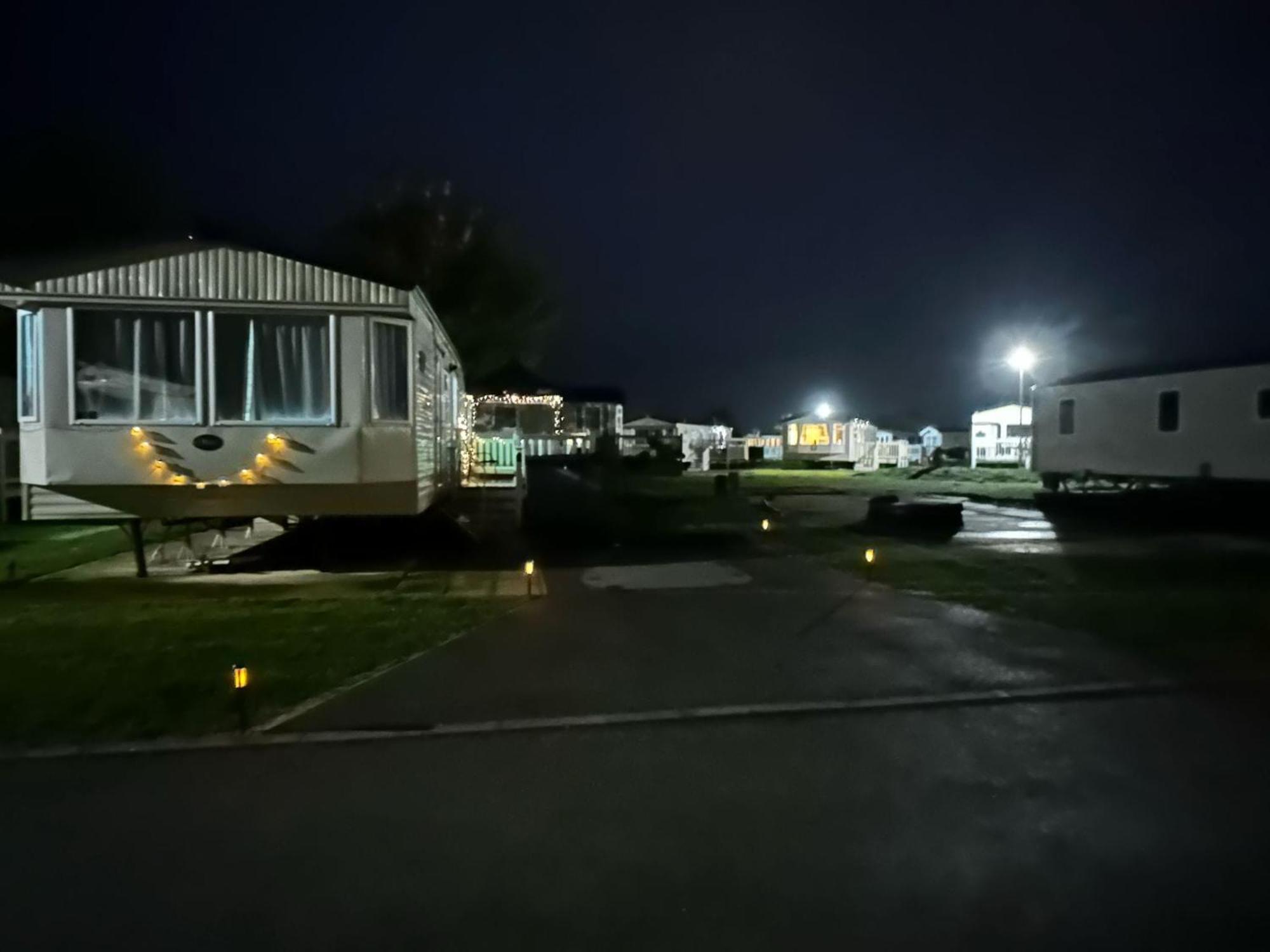 Tattershall Lakes Hot Tub Lodge Breaks Екстериор снимка